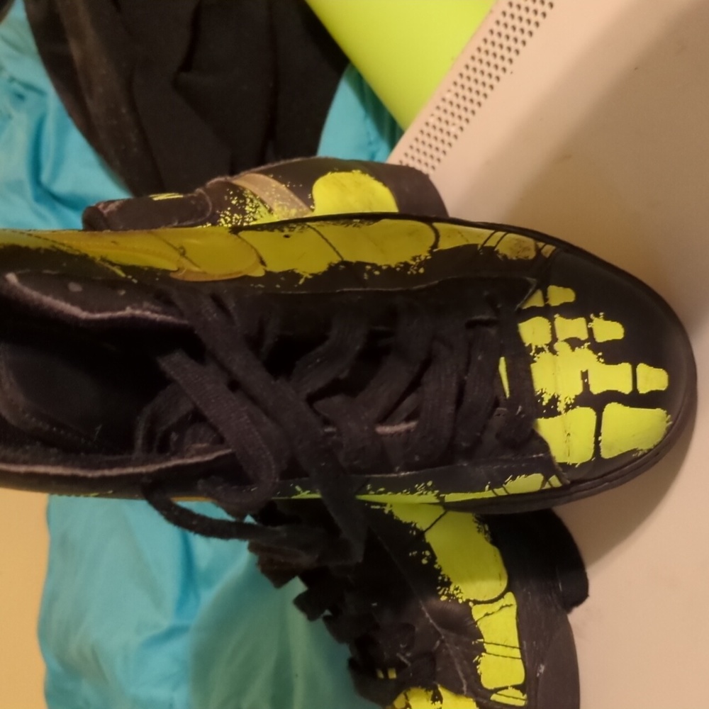 Shoes - Picture 2 of 2
